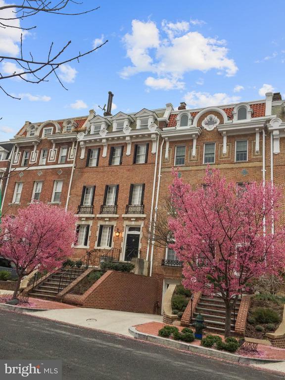 Foto del edificio - 2127 Leroy Pl NW