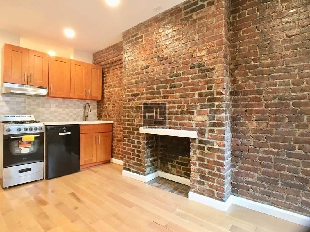 Primary Photo - ESSEX STREET