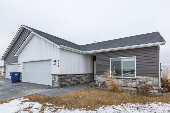 Foto del edificio - BEAUTIFUL 3 Bed 2 Bath Twin home in Sugar city!