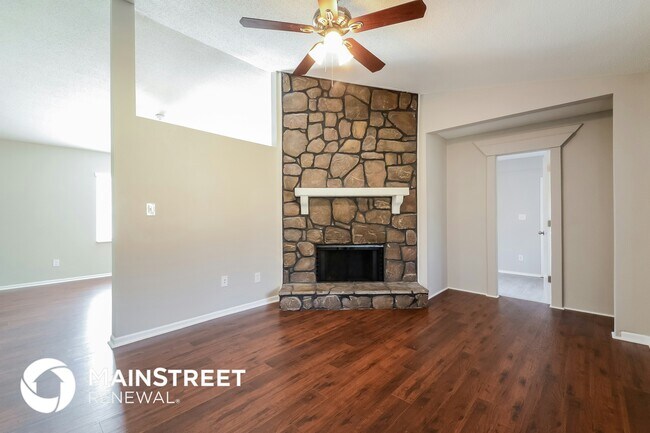 Foto del edificio - 5985 Creekwood Rd