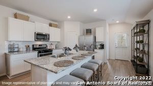 Foto del edificio - 14215 Yukon Blvd