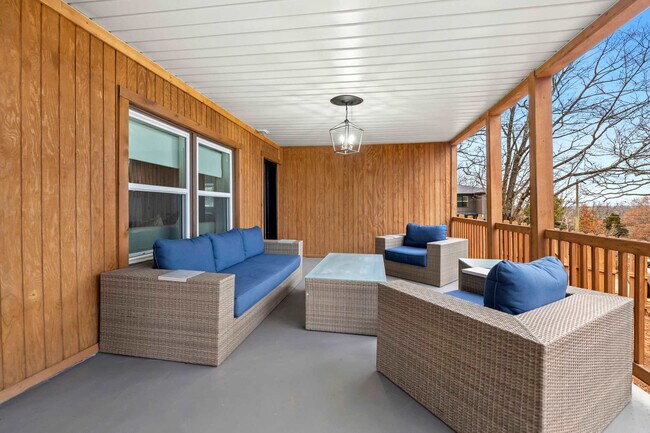 Building Photo - 1158 N Sunset Dr