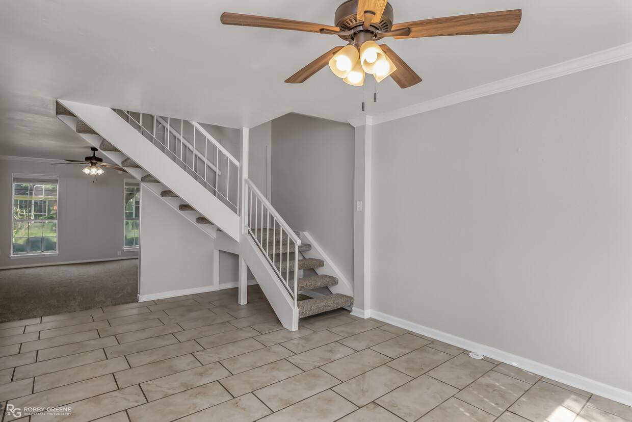Foto principal - 10025 Raintree Dr