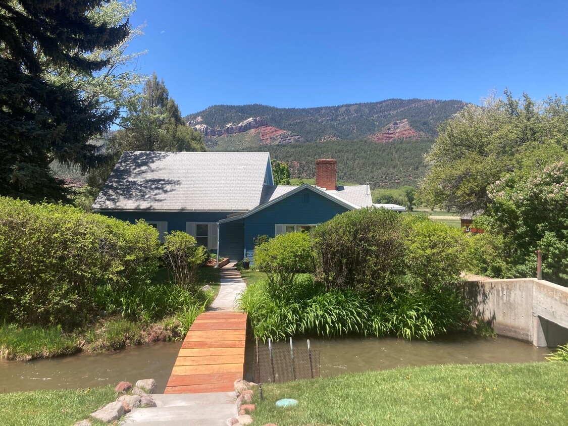 Foto principal - Quaint Farmhouse with Animas River Frontage