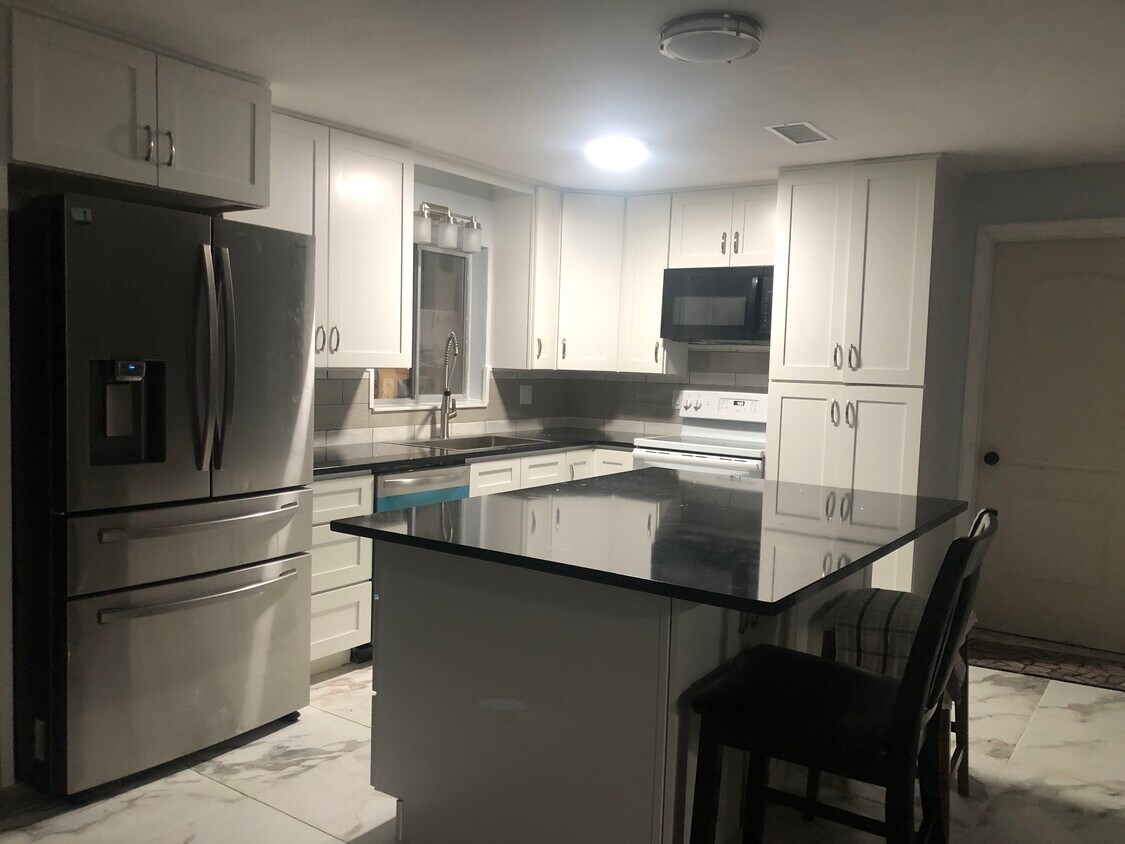 Foto del edificio - 244 Brittany Ave