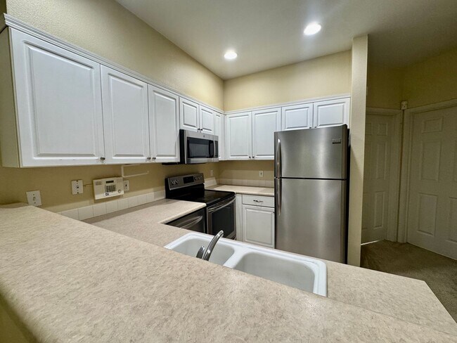 Foto del edificio - Secluded Renton Townhome