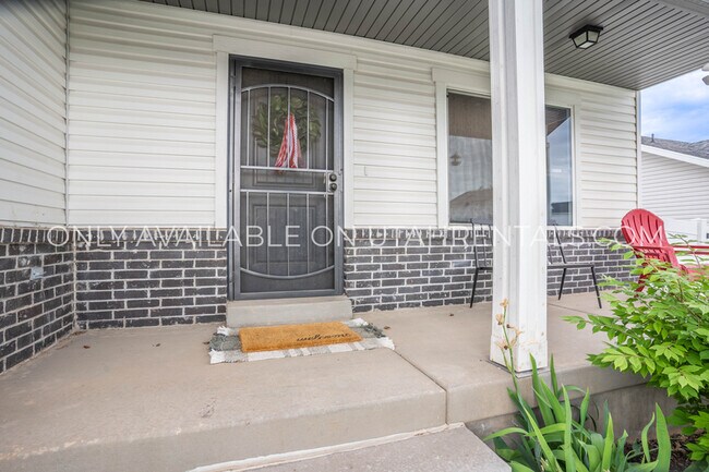 Building Photo - 837 N 150 W