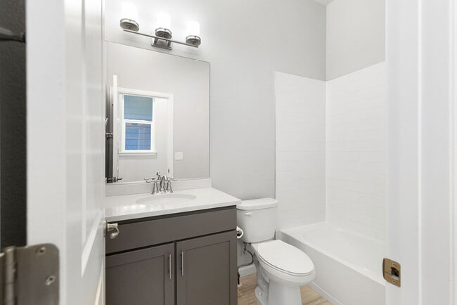 Bath #2 - 2084 Boise Ct