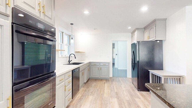 Foto del edificio - 1002 N Madison St