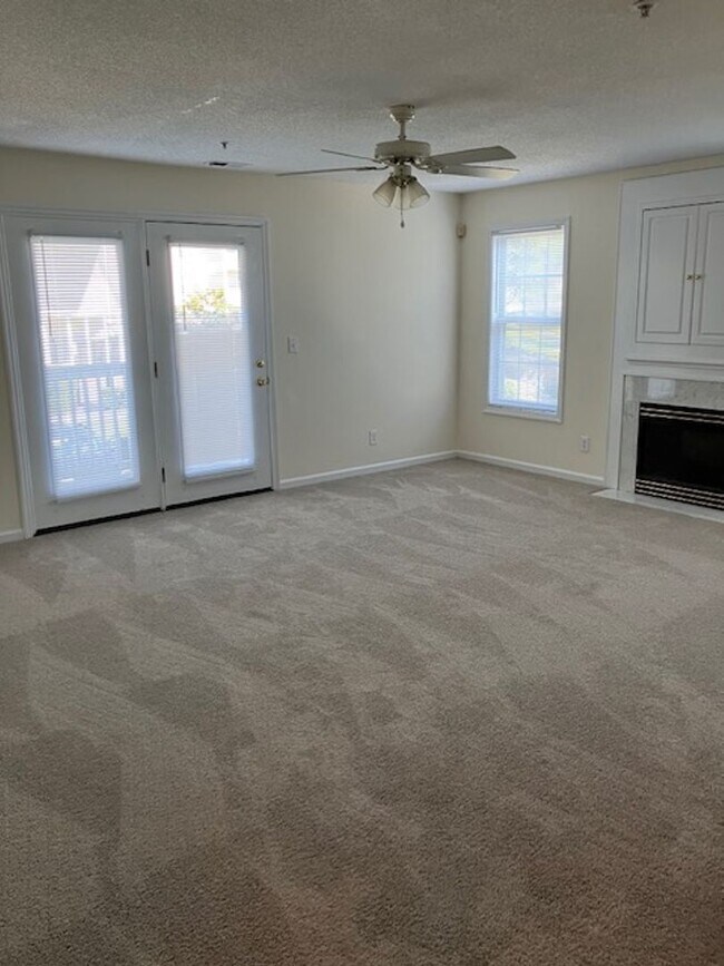 Building Photo - 904-H Litchfield Way