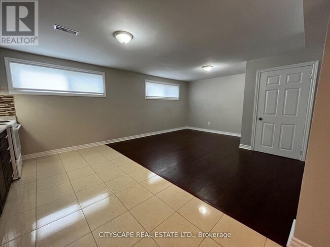 Photo du bâtiment - 2 Leslie St