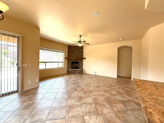 Foto del edificio - Beautiful home in Prescott Lakes