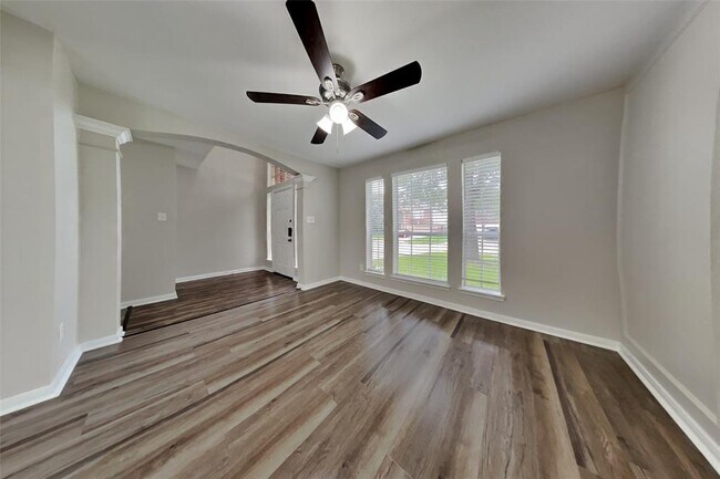 Foto del edificio - 728 Pateway Ct