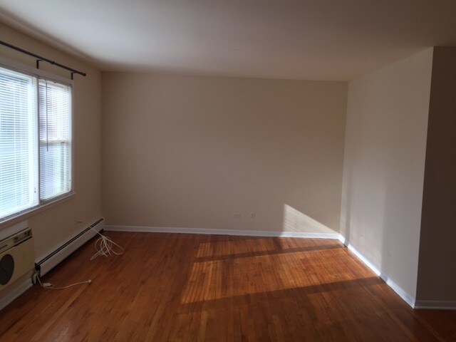 Building Photo - 1318 W Lunt Ave