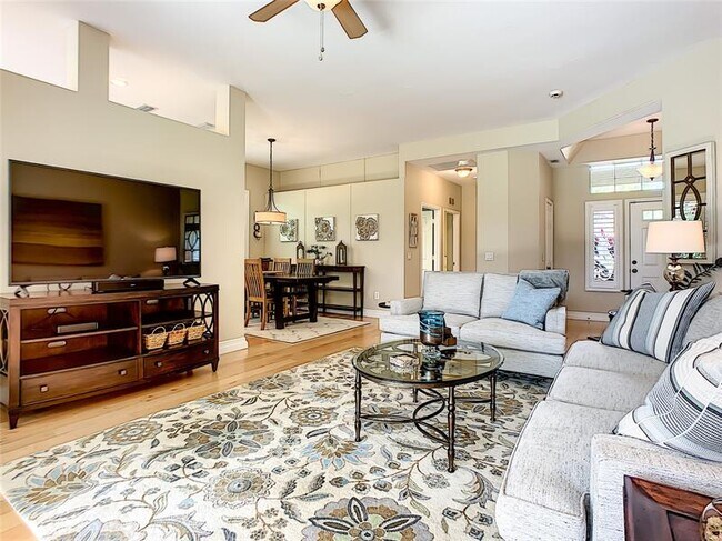 Foto del edificio - 539 Fallbrook Dr