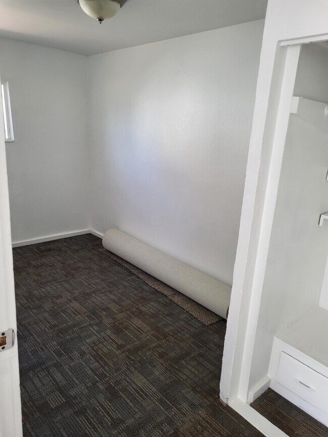Building Photo - 550 E 200 N