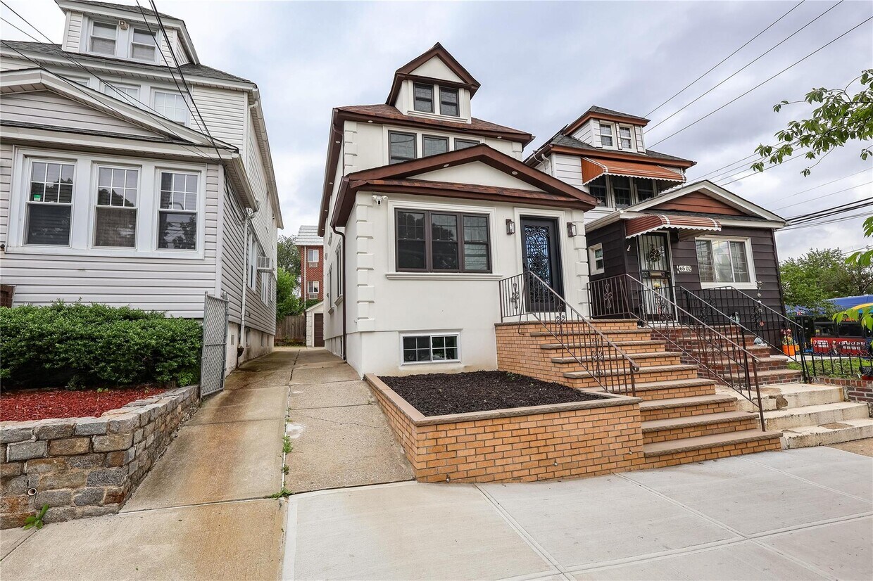 Foto principal - 65-04 80th St