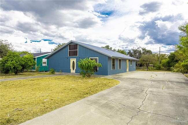 Building Photo - 2415 E Expressway 83