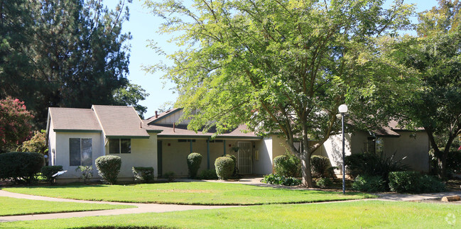 Foto del edificio - Valley Oaks