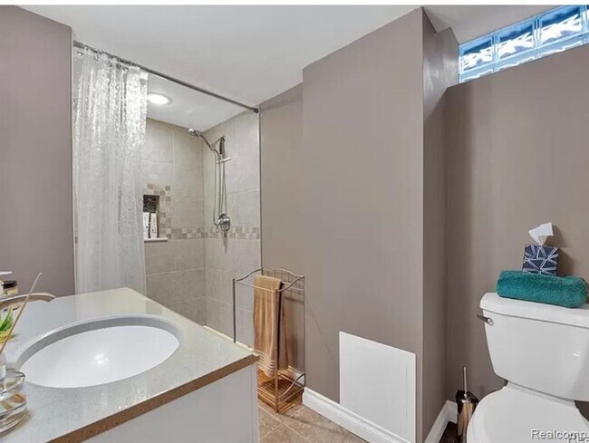 Foto del edificio - 1341 Catalpa Dr