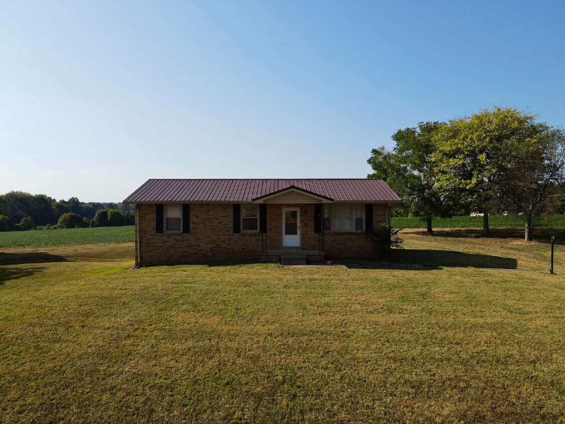 Foto principal - 3BR/2BA Home in Springfield surrounded by ...