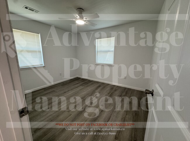 Building Photo - 313 W Parker Rd