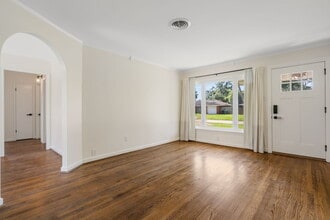 Building Photo - 2206 Stonecrest Dr