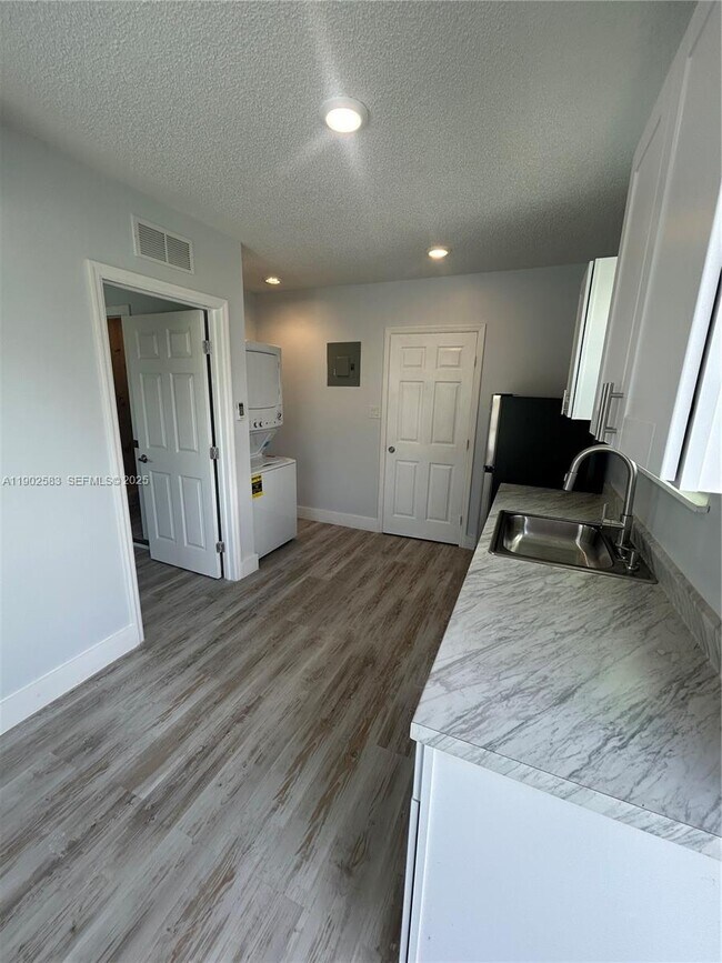 Foto del edificio - 250 SW Airview Ave