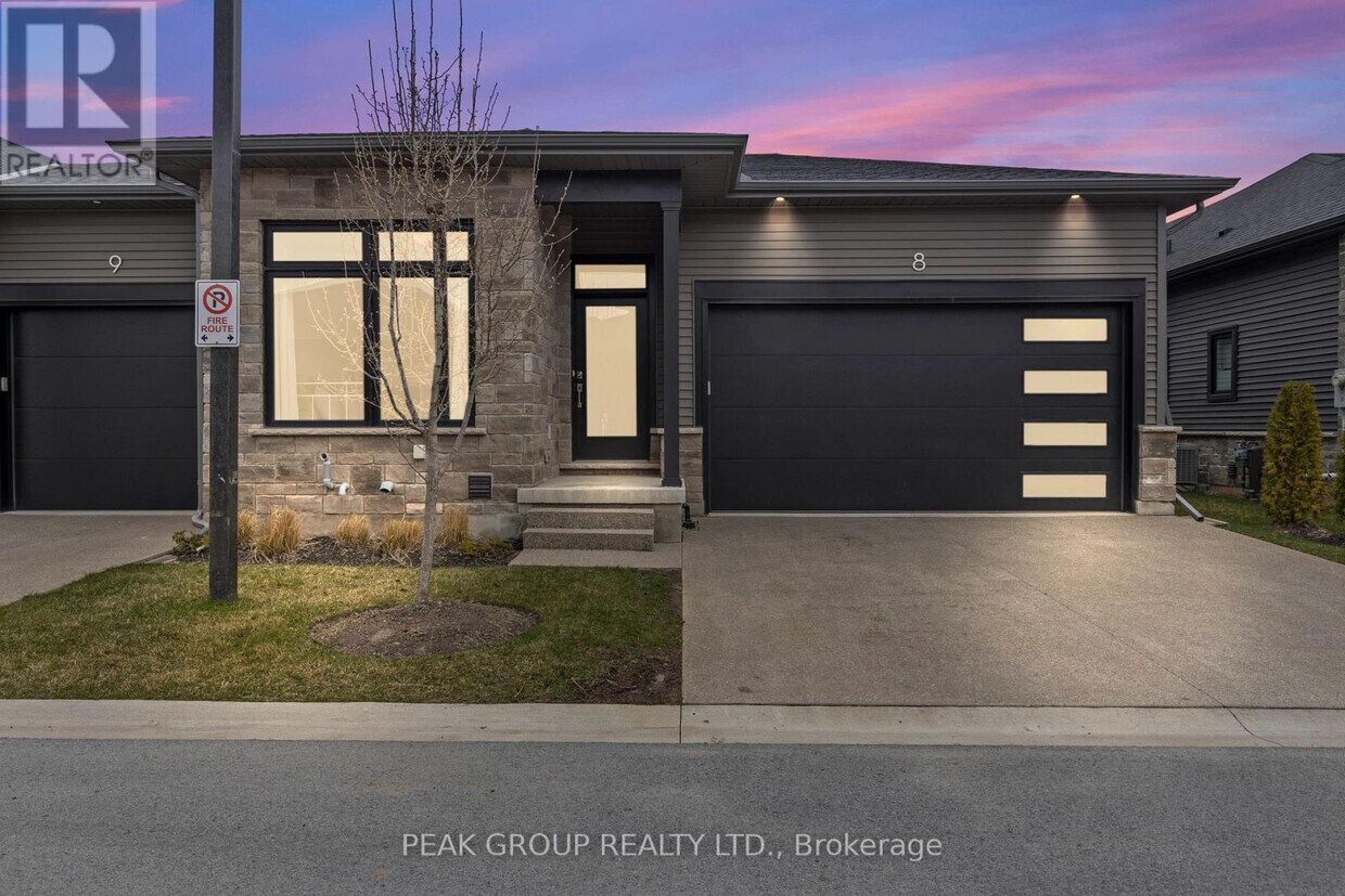 Photo principale - 8974 Willoughby Dr