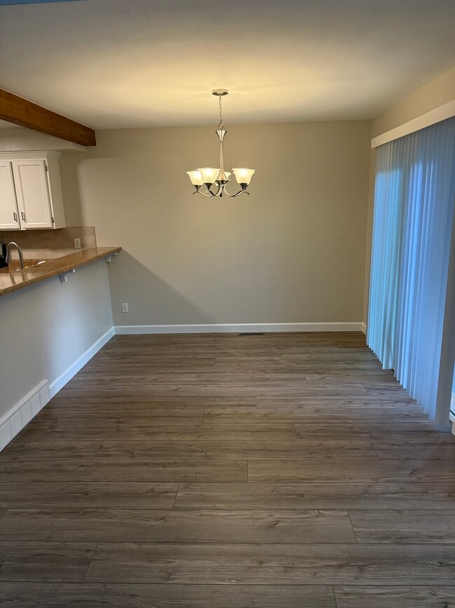 Dining room - 1017 S Fraser Way
