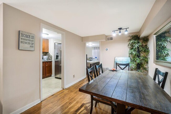 Foto del edificio - 4808 Woodhead St