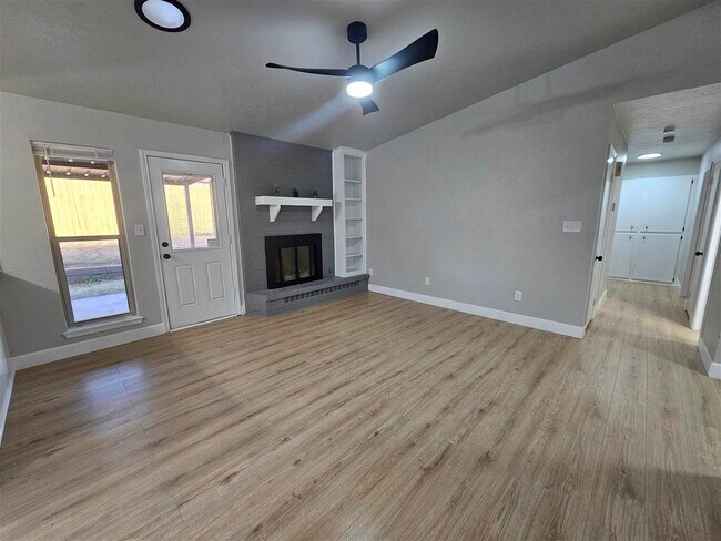 Foto del edificio - 6103 SW Oakcliff Ave