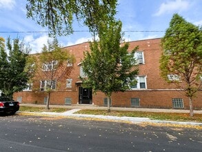Building Photo - 5904 W Berteau Ave