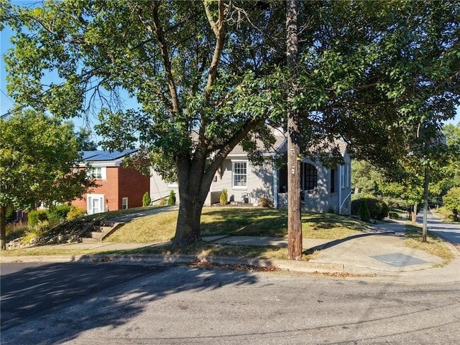 Photo - 261 Catalpa Pl House