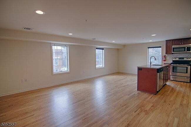 Foto del edificio - 45 Mine Brook Rd