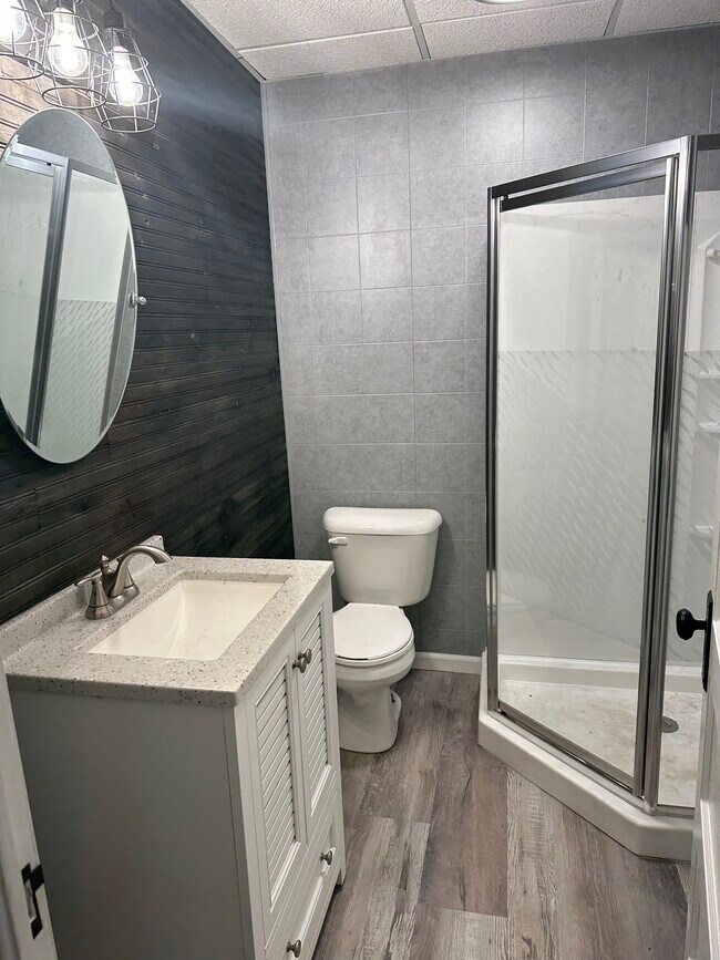 Bathroom - 1306 N Main St