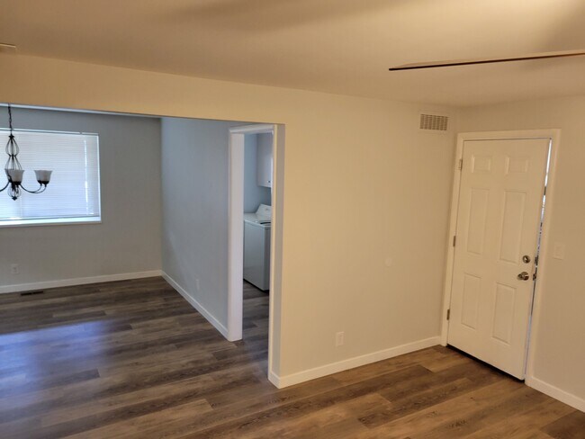 Foto del edificio - 8832 Goddard Pl