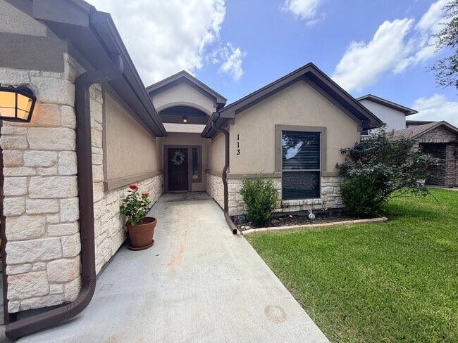 Foto del edificio - Spacious updated 3 bedroom home