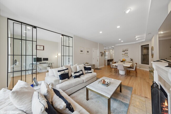 Building Photo - 15 E Division St