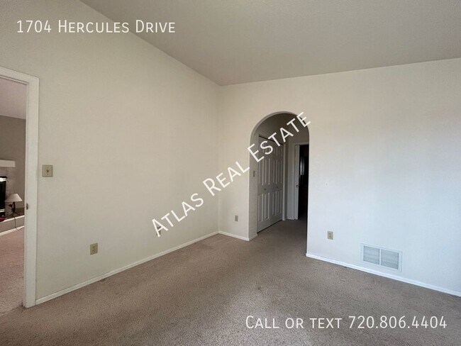 Foto del edificio - COMING SOON!! Move-In June 15th - 4 Bedroo...