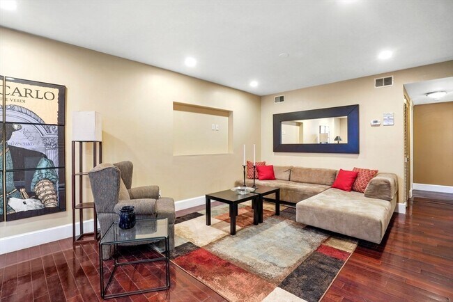 Foto del edificio - 685 Massachusetts Ave