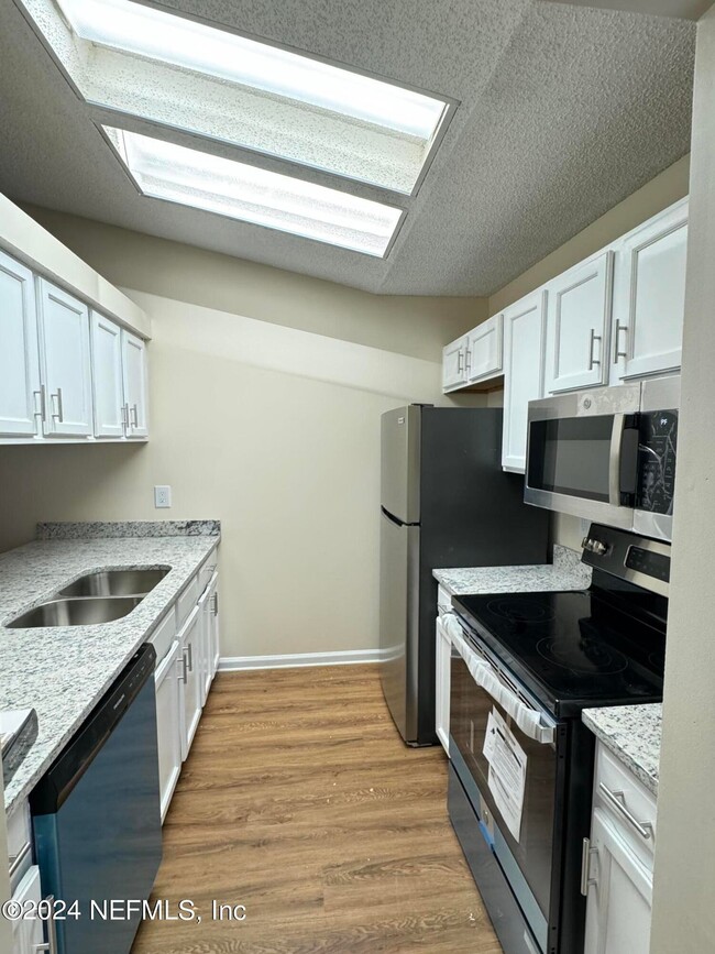 Building Photo - 3554 Rain Forest Dr W