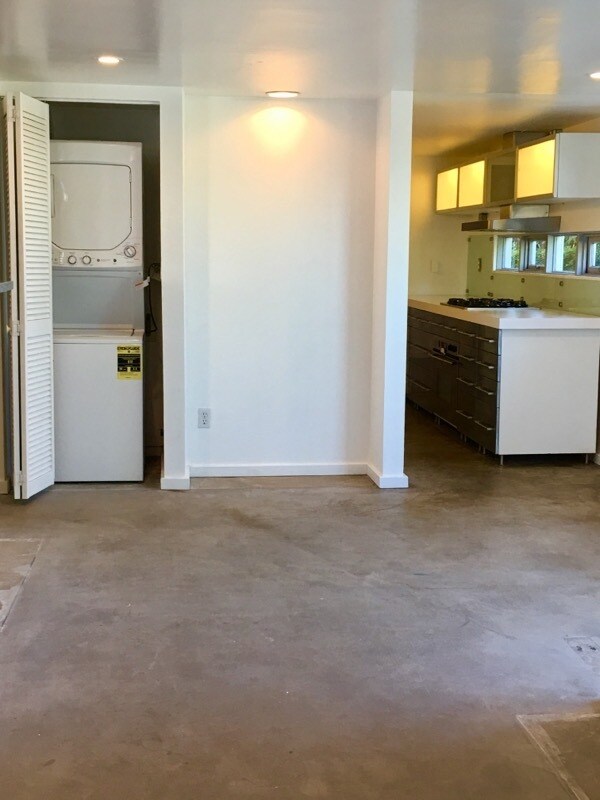 Washer Dryer - 1422 Vine St