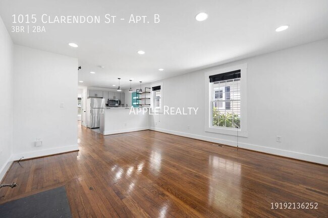 Building Photo - 1015 Clarendon St