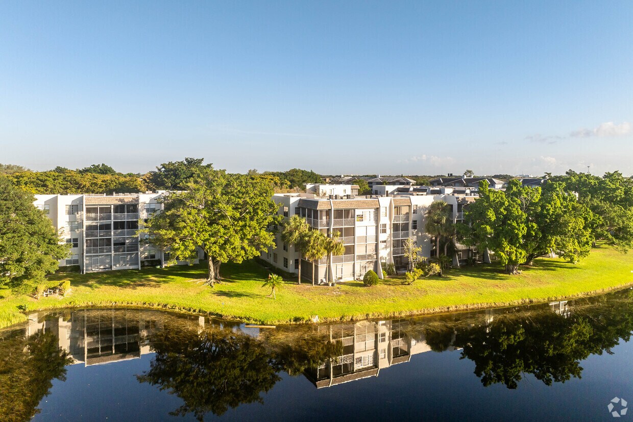 Primary Photo - Lagoon Place