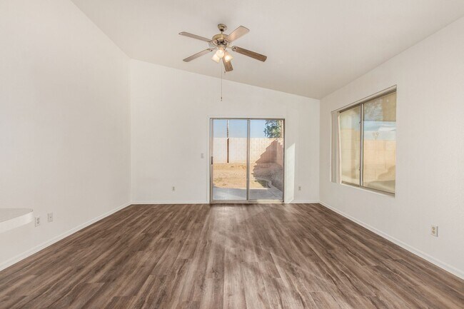 Foto del edificio - 3 bed 2 bath home in Surprise!