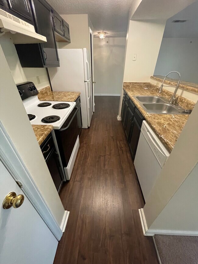 Foto del edificio - 1610 Arlyn Cir