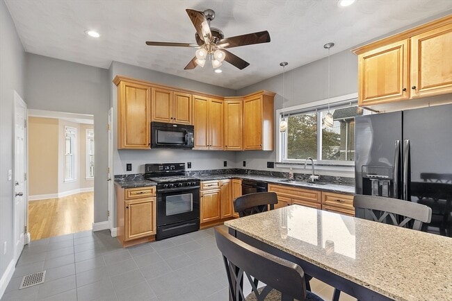 Building Photo - 17 Parker St