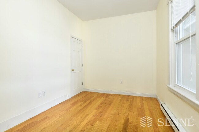 Foto del edificio - 1099 Cambridge St