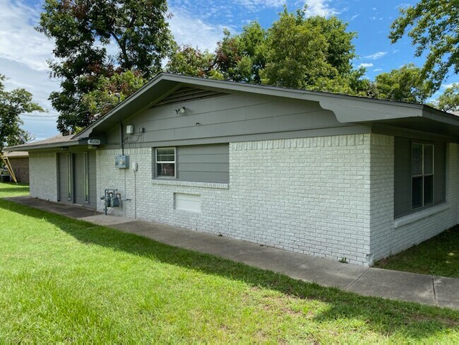 Foto del edificio - 4050 Pine Mill Rd